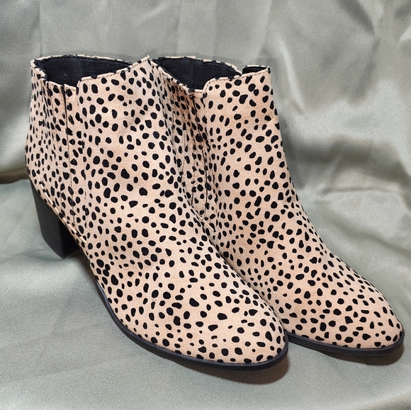 QUPID Diva Leopard Print Ankle Booties - Picture 4 of 11